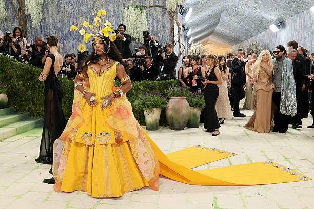 SZA Dazzles in Vintage Butterfly Gown at 2026 Met Gala 10 SZA Dazzles in Vintage Butterfly Gown at 2026 Met Gala 9
