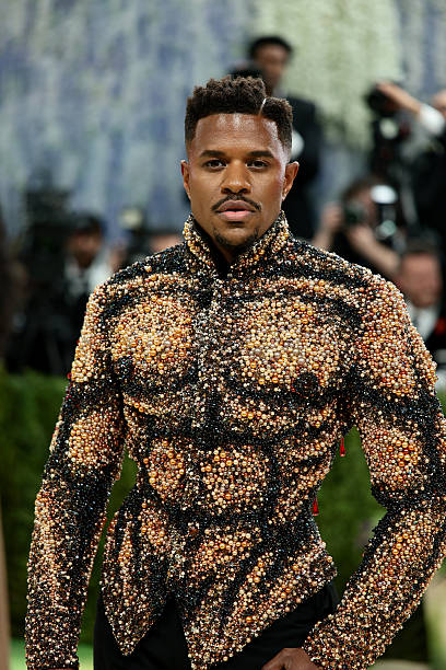 Jeremy Pope’s Vivienne Westwood Corset Look Was Pure Met Gala Fashion History 10 Jeremy Pope’s Vivienne Westwood Corset Look Was Pure Met Gala Fashion History 9