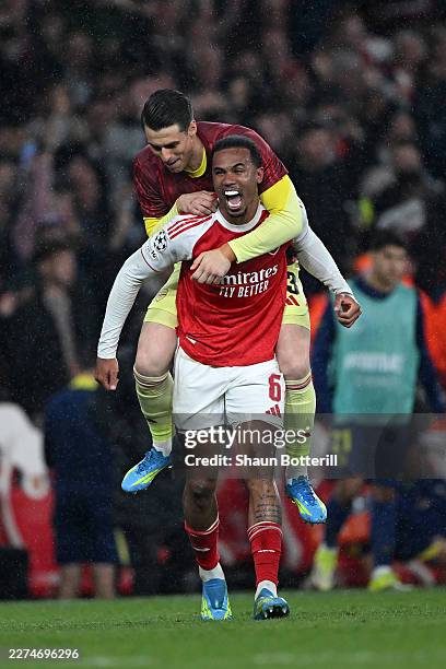 Kepa Arrizabalaga and Gabriel of Arsenal celebrate progressing to the final of the UEFA Champions League 2025/26 after the team's victory in the UEFA...