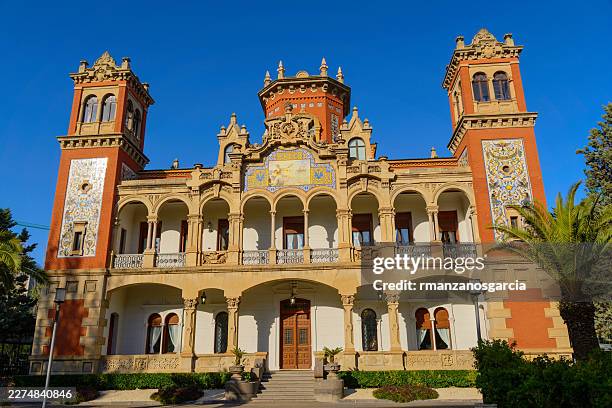 larrinaga palace. zaragoza, spain - palácio imagens e fotografias de stock