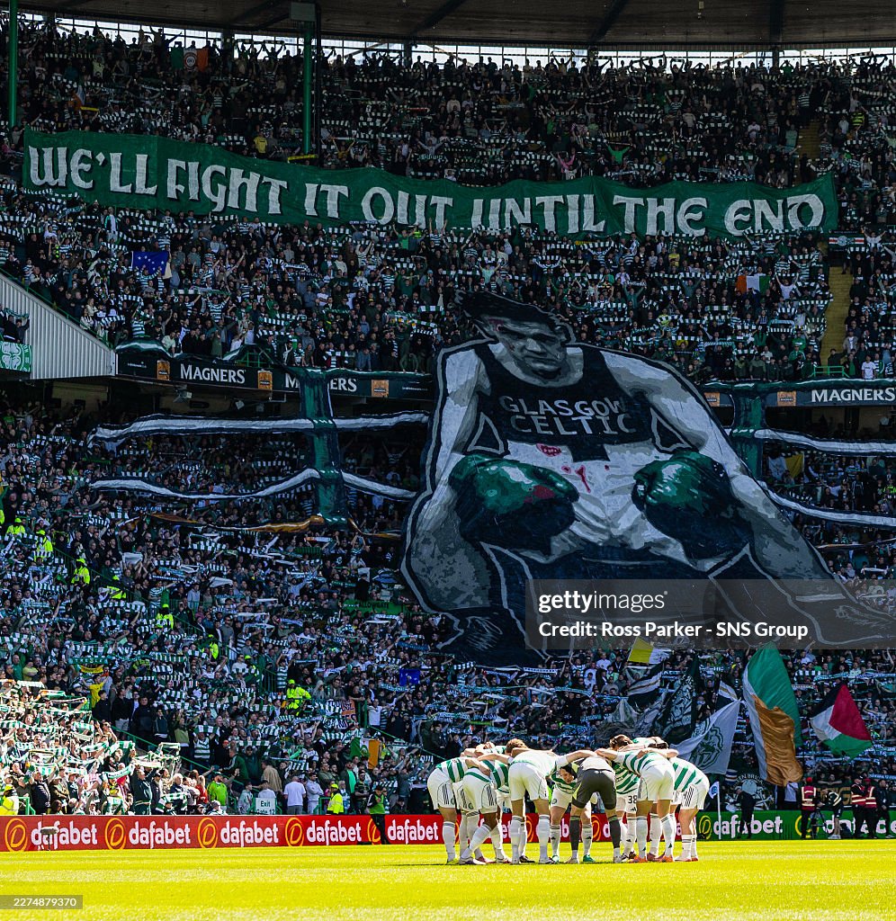 A General View Of A Celtic Tifo Reading We ll Fight It Out Until The a-general-view-of-a-celtic-tifo-reading-we-ll-fight-it-out-until-the