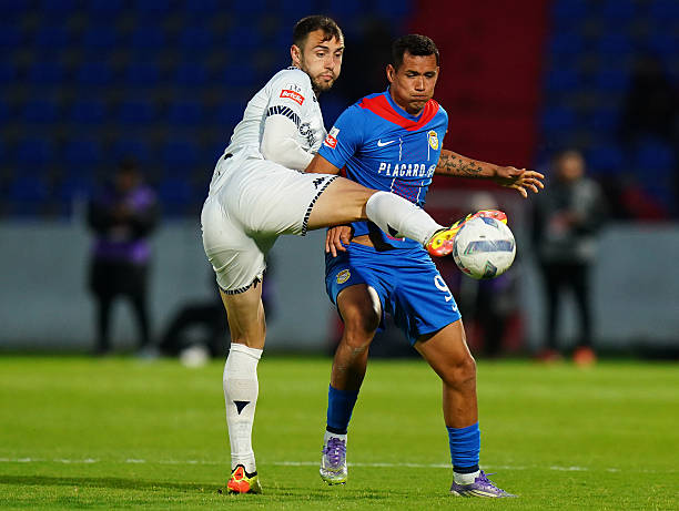 Ferro of GD Estoril Praia with Sandro Lima of FC Alverca in action during the Liga Portugal Betclic match between FC Alverca and GD Estoril Praia at Ferro of GD Estoril Praia with Sandro Lima of FC Alverca in action during the Liga Portugal Betclic match between FC Alverca and GD Estoril Praia at