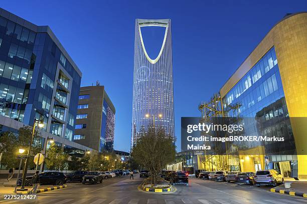riyadh skyline kingdom centre tower skyscraper at night in riyadh, saudi arabia - saudi arabia skyline stock pictures, royalty-free photos & images