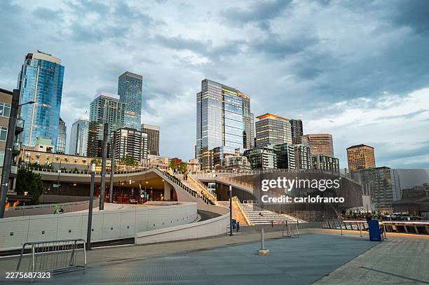 seattle washington waterfront - overlook walk - pier - seattle skyline stock pictures, royalty-free photos & images