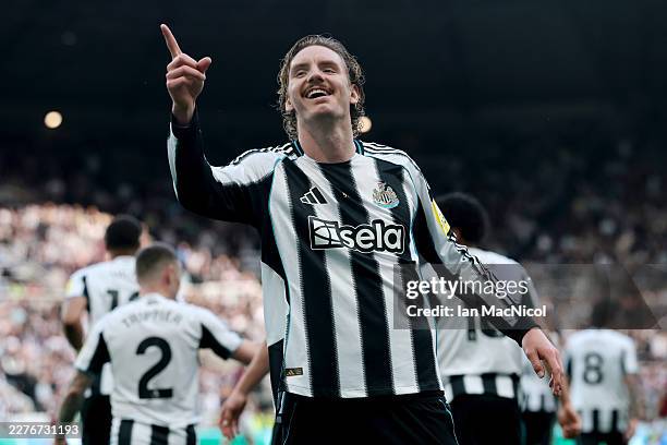 Nick Woltemade of Newcastle United celebrates scoring his team's first goal during the Premier League match between Newcastle United and West Ham...