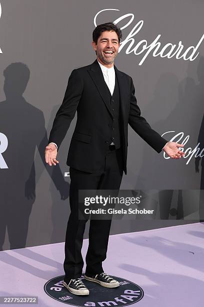 Adrian Grenier attends the amfAR Gala Cannes 2026 presented by Chopard at Hotel du Cap-Eden-Roc on May 21, 2026 in Cap d'Antibes, France.