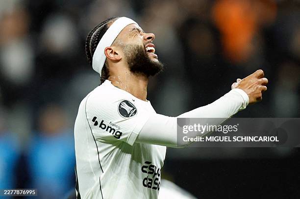Corinthians' Dutch forward Memphis Depay reacts during the Copa Libertadores group stage football match between Brazil's Corinthians and Argentina's...