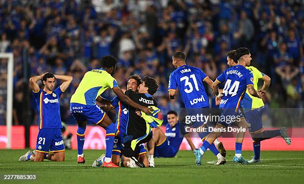 Players of Getafe CF celebrate at full time during the LaLiga EA Sports match between Getafe CF and CA Osasuna at Coliseum Alfonso Perez on May 23,...