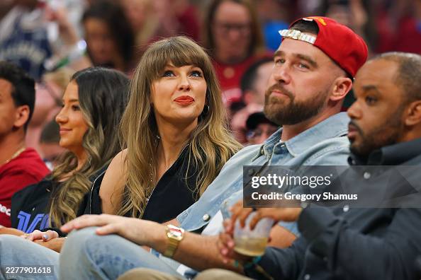 New York Knicks v Cleveland Cavaliers - Game Three New York Knicks v Cleveland Cavaliers - Game Three