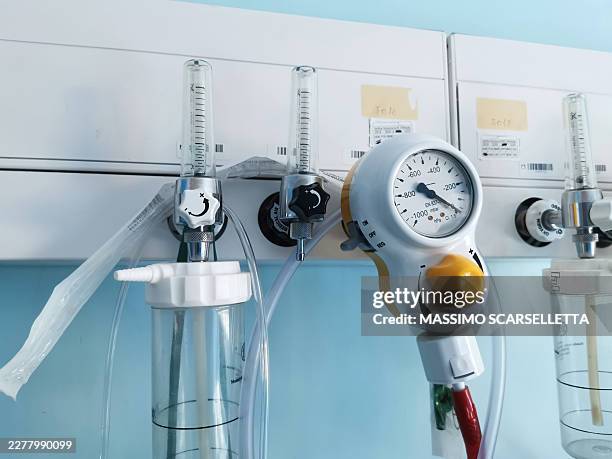 hospital oxygen equipment close up. - generic location stock pictures, royalty-free photos & images