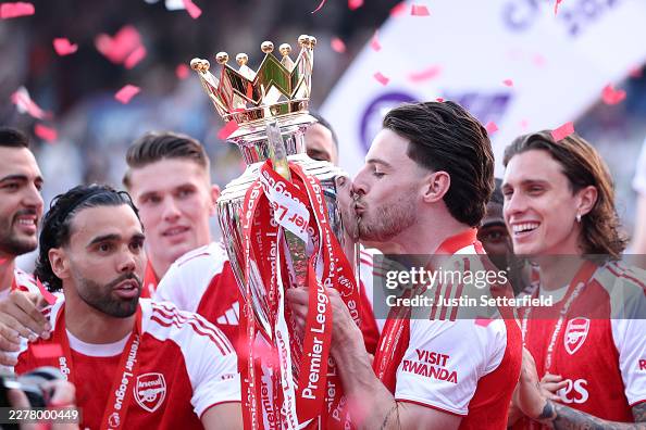 Arsenal Rice Model Declan Rice of Arsenal kisses the Premier League Trophy after their ...