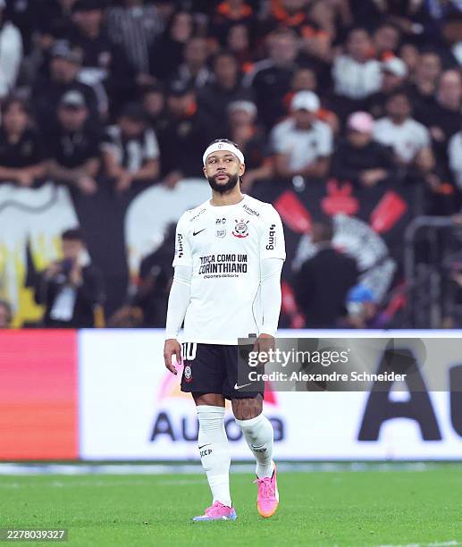 Memphis Depay of Corinthians looks on during a Brasileirao 2026 match between Corinthians and Atletico Mineiro at Neo Quimica Arena on May 24, 2026...
