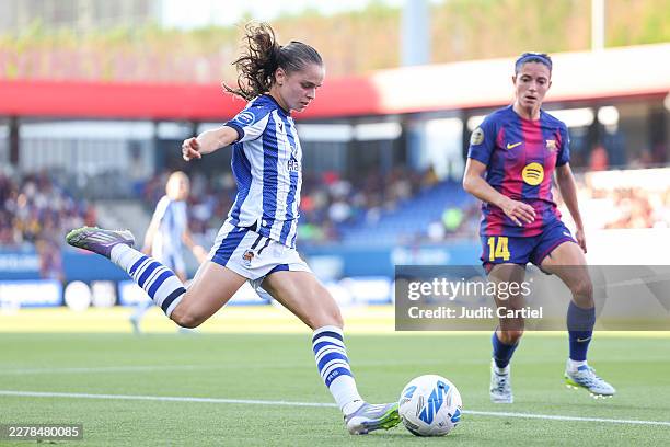 Cecilia Marcos of Real Sociedad passes the ball during the Liga F Moeve match between FC Barcelona Femení and Real Sociedad Femenino at Estadi Johan...