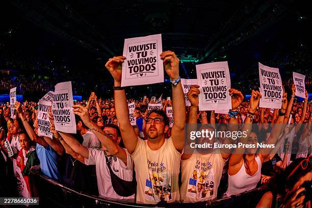 Dozens of people during a concert by the group 'La Oreja de Van Gogh, at the Movistar Arena, on 28 May, 2026 in Madrid, Spain. The band will review...