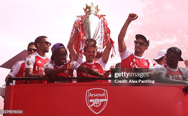 Jurrien Timber, Noni Madueke, Viktor Gyoekeres, Jurrien Timber and Bukayo Saka of Arsenal celebrate with the Premier League trophy on the open top...