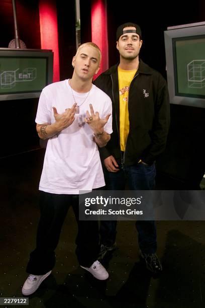 Eminem poses for a photo with Carson Daly on set of TRL at the MTV Studios in New York City on May 10, 2000. Photo by Scott Gries/Getty Images