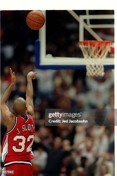 ST. JOHN''S REDMEN FORWARD JAMES SCOTT SHOOTS A FREE THROW DURING A BIG EAST CONFERENCE GAME WITH THE SYRACUSE ORANGEMEN.