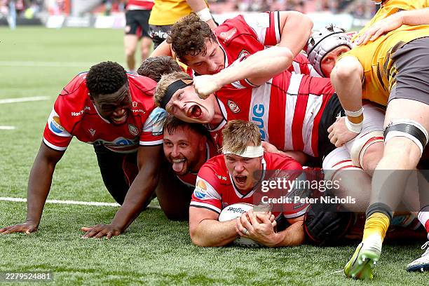 James Venter of Gloucester Rugby celebrates scoring a try, with his teammates, during the Gallagher PREM match between Gloucester Rugby and Newcastle...