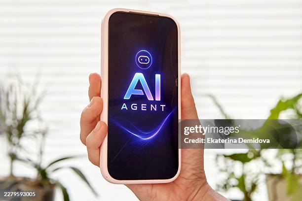 hand holding smartphone displaying ai agent chatbot - split screen phone stock pictures, royalty-free photos & images