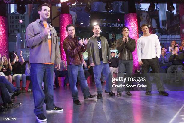 Carson Daly with 98 Degrees at the MTV studios in New York for 'Spankin New Music Week' on TRL. 11/17/00 Photo: Scott Gries/ImageDirect