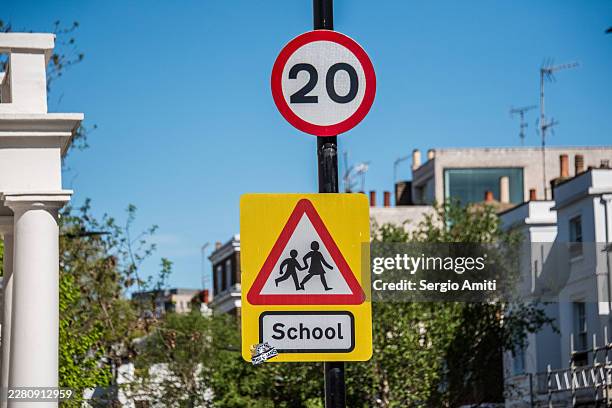 20mph speed limit school warning signs bayswater - westminster school stock pictures, royalty-free photos & images