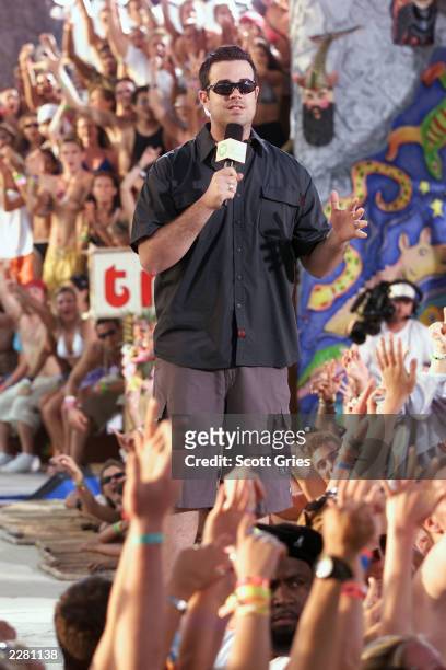 Carson Daly on stage during TRL at MTV's Spring Break 2001 in Cancun, Mexico, which airs March 23-25. 3/15/01 Photo by Scott Gries/ImageDirect.