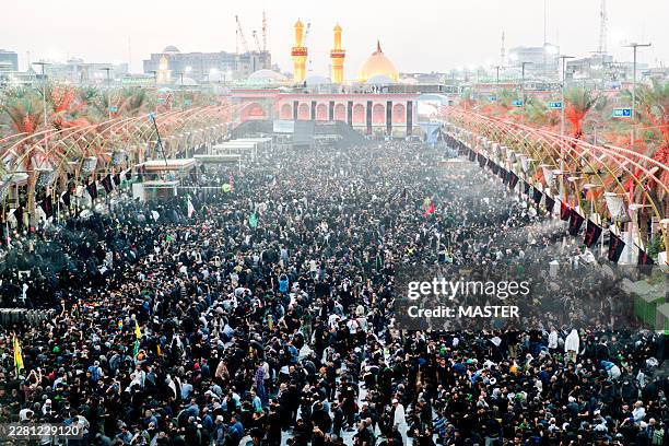 view of karbala shrine crowded people - arbaeen stock-fotos und bilder