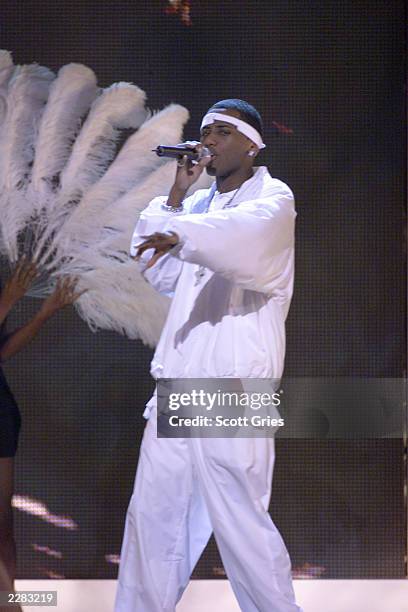 Rapper, Fabolous performing onstage at the 2001 VH1 Vogue Fashion Awards at Hammerstein Ballroom in New York City, 10/19/01. Photo by Scott...
