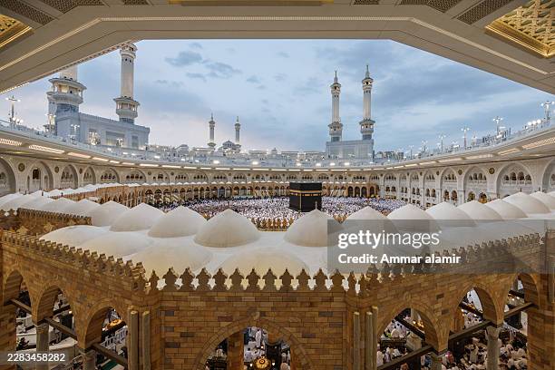 holy kaaba surrounded by pilgrims - pilgrimage stock pictures, royalty-free photos & images