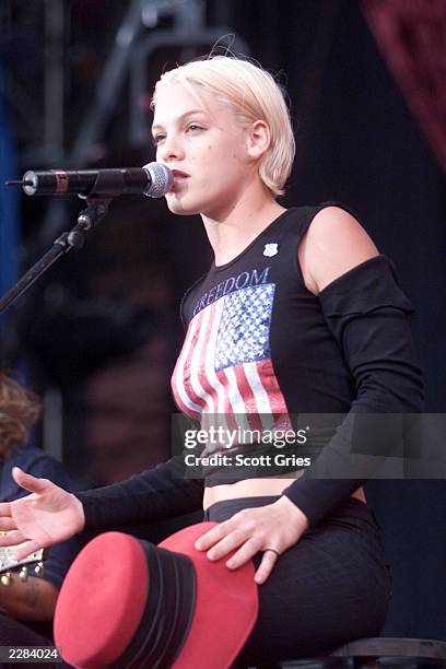 Pink 2005 97 Pink Dc Concert Stock Photos, High-Res Pictures, and Images - Getty ...