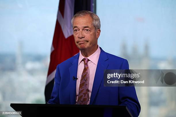 Farage vows to reshape Lords and courts if Reform wins power