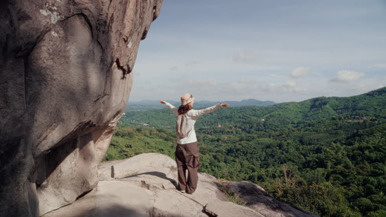 https://media.gettyimages.com/id/2284641984/video/woman-standing-on-a-mountain-with-arms-outstretched.jpg?b=1&s=640x640&k=20&c=cFfZbCzOBjuILV5uiQxoJeUu32HIGQ78zyWZWbGxRRg=