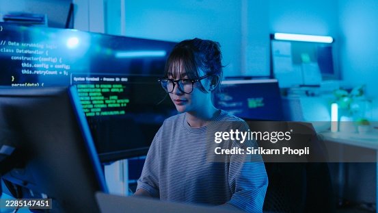 Female Student Learning to Code Online – Computer Science Education Female Student Learning to Code Online – Computer Science Education