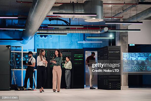it professionals working in data center, managing server racks and cloud computing infrastructure - server engineer stock pictures, royalty-free photos & images