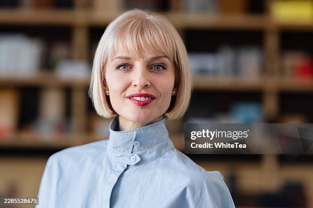 confident professional woman portrait in modern office - medium shot stock pictures, royalty-free photos & images