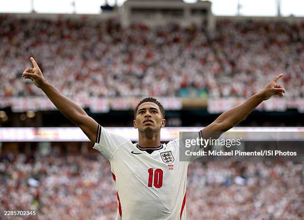 Jude Bellingham of England celebrates with teammates after scoring a goal during the FIFA World Cup 2026 Quarter Final match between Norway and...