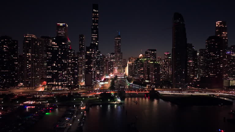 https://media.gettyimages.com/id/2285800092/video/night-skyline-downtown-chicago-at-chicago-in-illinois-united-states.jpg?b=1&s=640x640&k=20&c=cM-b_qwb_0FUOsA712sRNLBLWrIYBtA1KsHoyx0bBy8=
