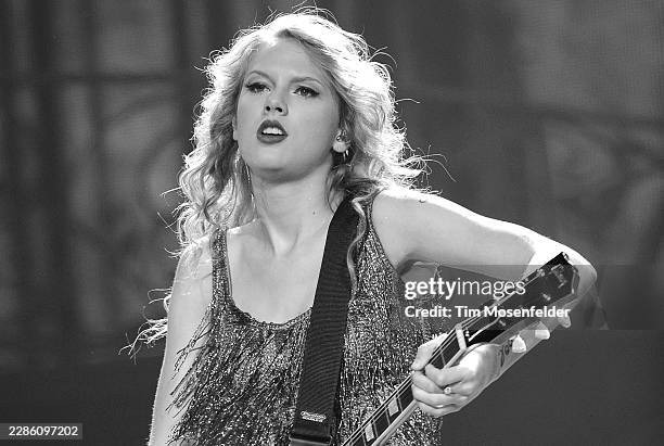 Taylor Swift performs during her "Speak Now World Tour" at HP Pavilion on September 1, 2011 in San Jose, California.