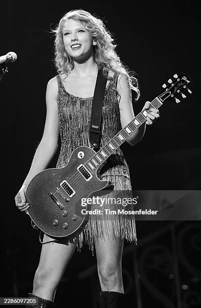 Taylor Swift performs during her "Speak Now World Tour" at HP Pavilion on September 1, 2011 in San Jose, California.