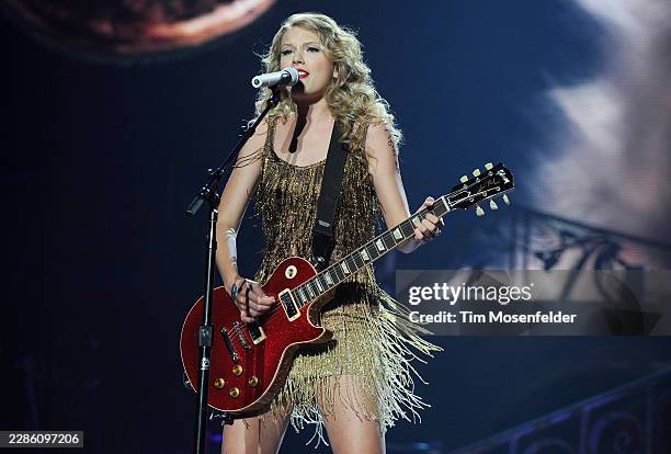 Taylor Swift performs during her "Speak Now World Tour" at HP Pavilion on September 1, 2011 in San Jose, California.