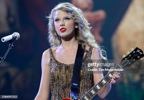 Taylor Swift performs during her "Speak Now World Tour" at HP Pavilion on September 1, 2011 in San Jose, California.