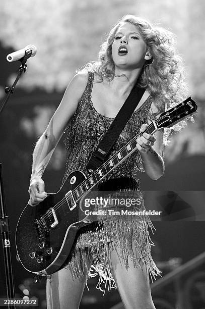 Taylor Swift performs during her "Speak Now World Tour" at HP Pavilion on September 1, 2011 in San Jose, California.