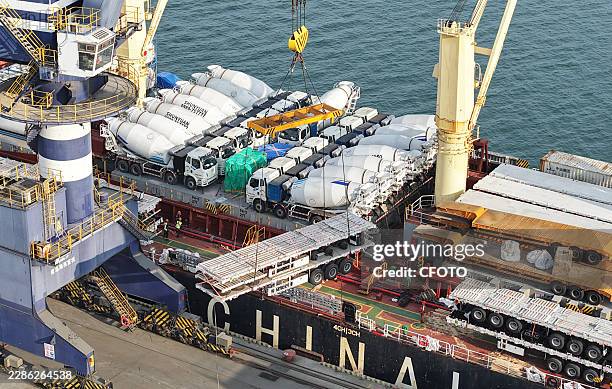 The truck exported to Djibouti was loaded onto the first cargo ship of the Yantai-Djibouti general cargo route in Yantai Port, Shandong Province,...