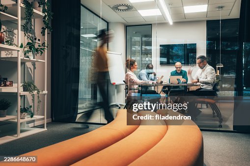Belebter Tag im Büro Belebter Tag im Büro