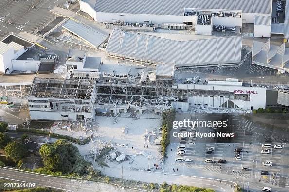 Strong quake jolts southwestern Japan Strong quake jolts southwestern Japan