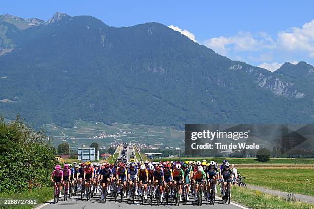 General view of the peloton passing through a landscape during the 5th Tour de France Femmes 2026, Stage 2 a 147.9km stage from Aigle to Geneva /...