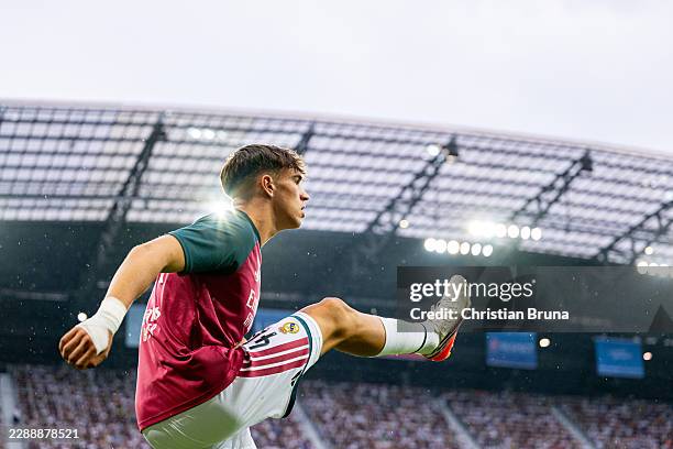 Carlos Espi of Real Madrid warms up during the pre-season friendly match between Real Madrid and Fiorentina at Woerthersee Stadion on August 01, 2026...
