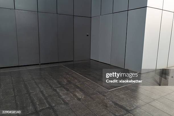 empty industrial corner with reflective floor - corner stone stock pictures, royalty-free photos & images