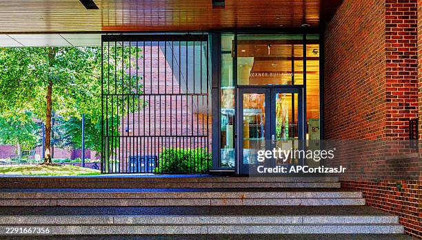 wexner building - harvard kennedy school - harvard university - cambridge massachusetts - cambridge massachusetts stock pictures, royalty-free photos & images