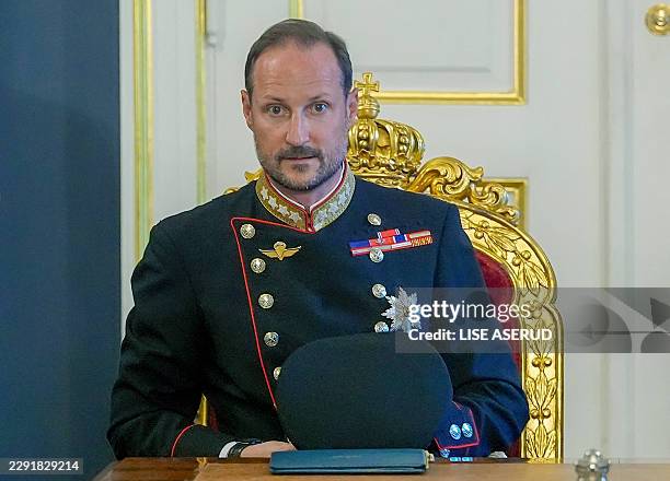 King Haakon VIII of Norway sits at the head of the table for an extraordinary cabinet meeting at the Royal Palace, in Oslo on August 28 following the...